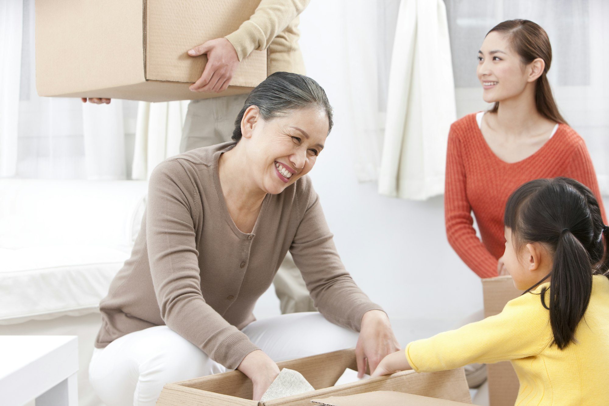 Family moving to a new house - what to expect when closing on a house